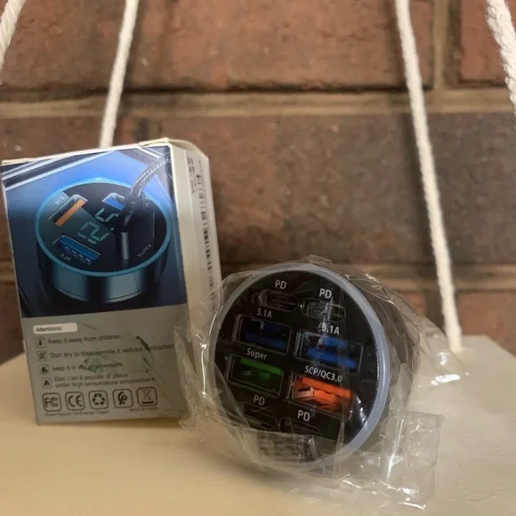 Multi-Port USB Car Charger - Picture 2 of 7